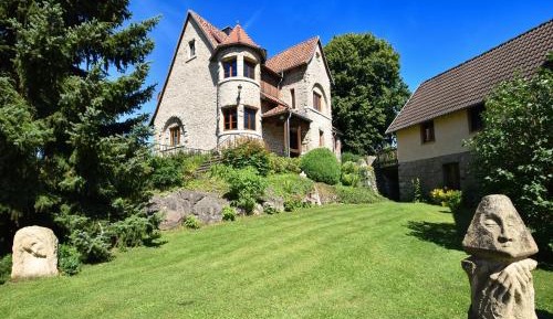 Six-Bedroom Villa 