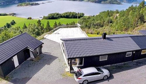 Four-Bedroom Holiday Home