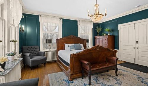 Deluxe King Suite