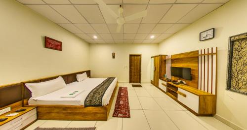 Suite with Garden View