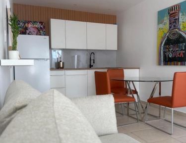 Room #1474966402