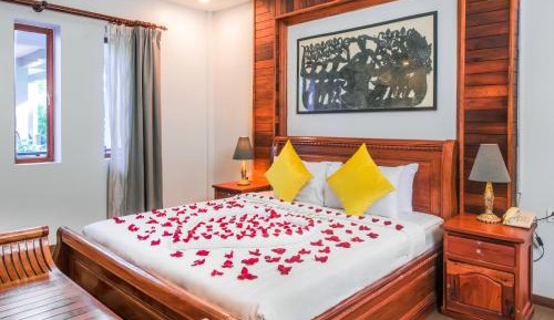 King Suite with Pool View