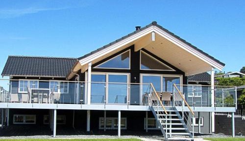 Ten-Bedroom Holiday Home
