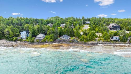 Bungalow - Water Front 