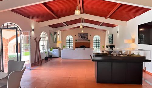 Deluxe King Suite