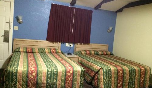 Deluxe Queen Room