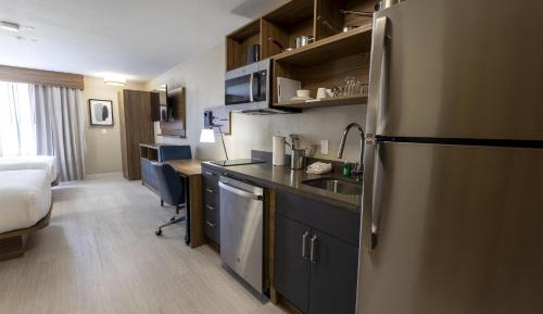 Queen Studio - Kitchenette - Disability Access
