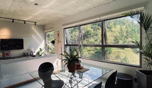 Apartment with Mountain View