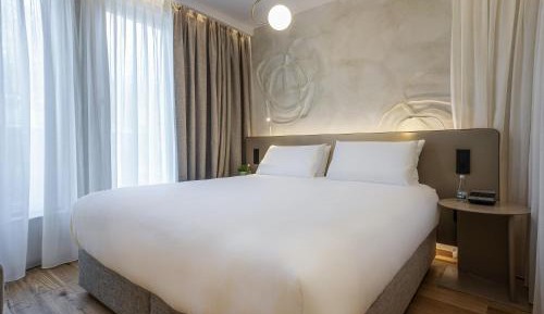 Deluxe King Room with Balcony