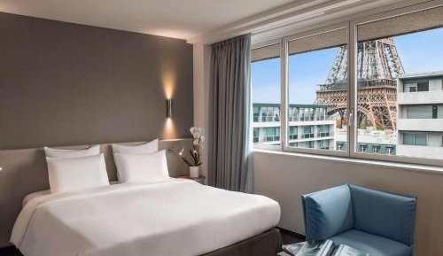 Superior King Room - Eiffel Tower View 