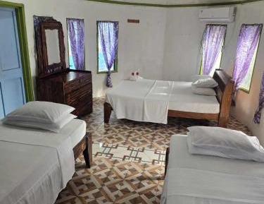 Basic Triple Room with Shared Bathroom