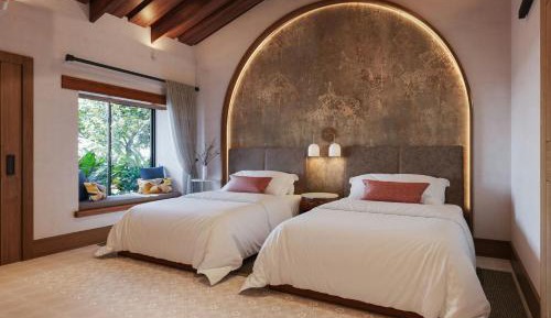 Deluxe Queen Room with Two Queen Beds and Mountain View