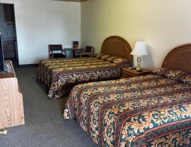 Nonsmoking: Room 23 - (2 Queens w/ Kitchenette)