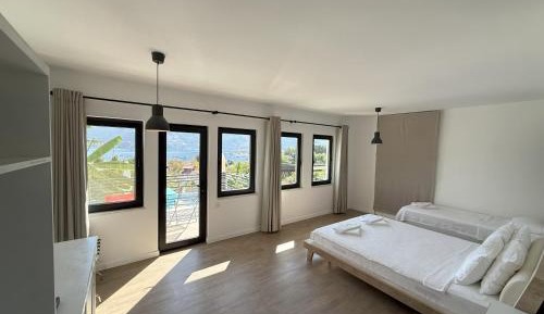 Deluxe Double Room with Balcony and Sea View