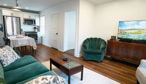Four-Bedroom Apartment with Balcony 