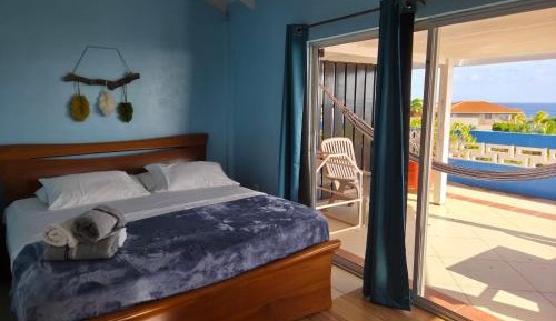 Deluxe One-Bedroom Apartment with Ocean View