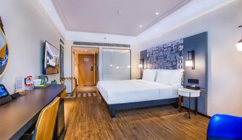 Business Queen Room