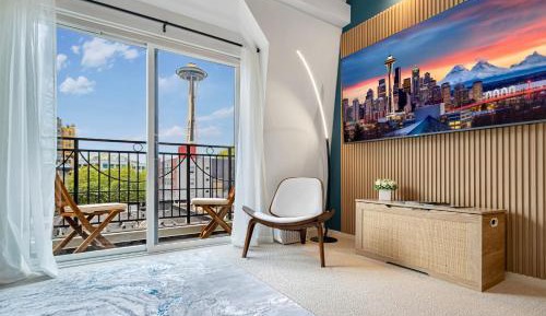 One-Bedroom Apartment with Balcony and Water View