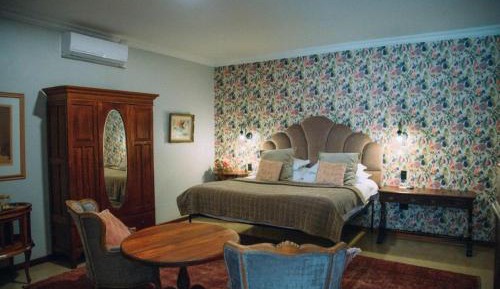 Deluxe Room 5