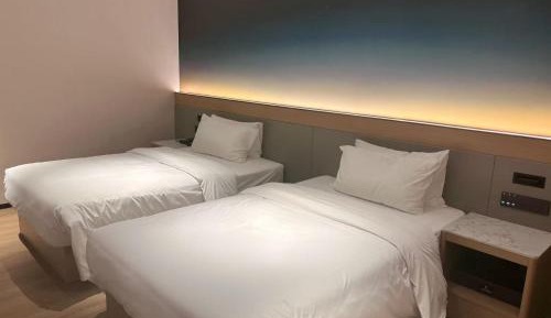 Twin Room with Private Bathroom