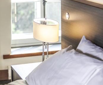 Standard King-sized bed room 