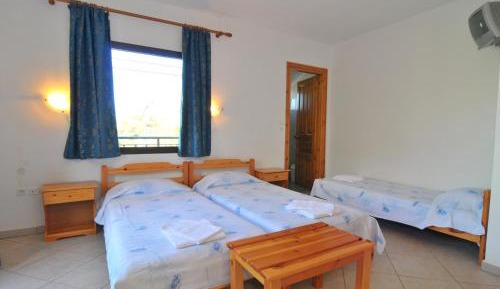 Studio (2 Adults + 1 Child)