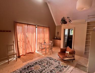 Deluxe Queen Studio 
