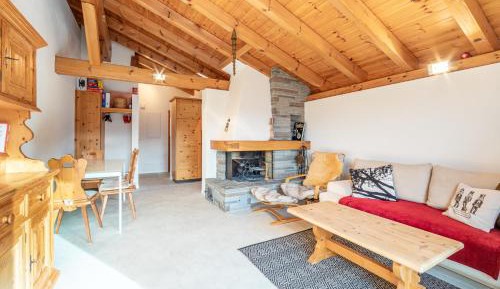 Deluxe One-Bedroom Apartment