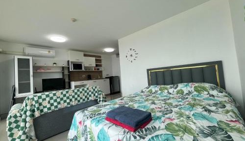 Studio Apartment with Queen Bed
