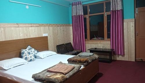 Deluxe Double Room (2 Adults + 1 Child)
