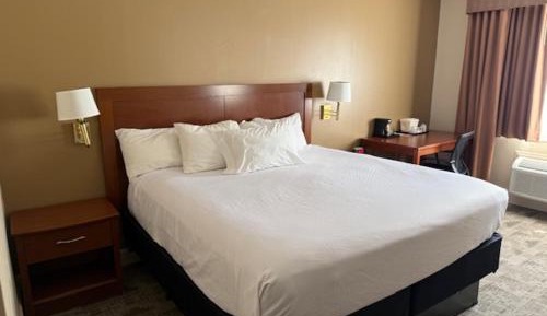 King Room with Tub - Disability Access/Non Smoking/Interior Hall