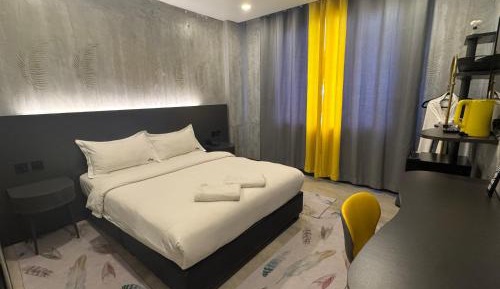 Deluxe Queen Room
