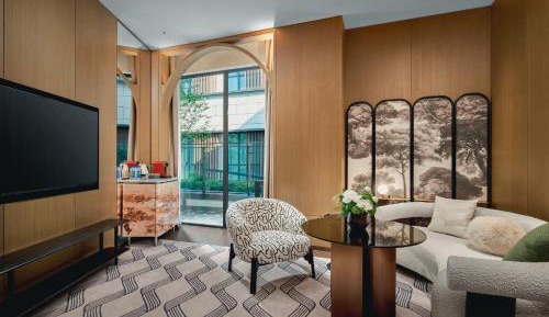 One-Bedroom Suite with Balcony