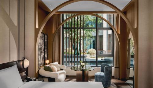 Standard King Room with Garden View