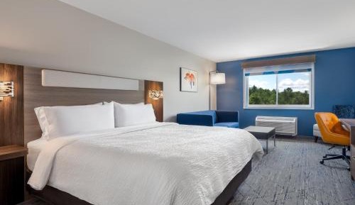 Suite - Hearing Accessible - Non-Smoking