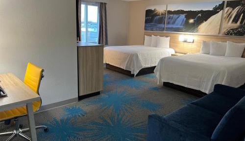 2 Queen Beds, Deluxe Room with Sofa Bed, Non-Smoking