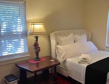 Deluxe Double Room (2 Adults + 1 Child)