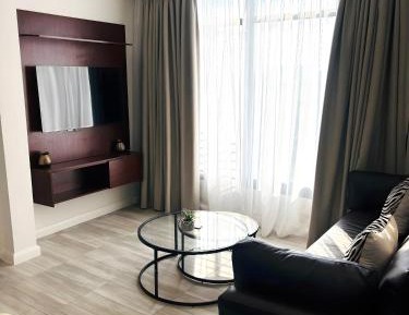 Deluxe One-Bedroom Apartment