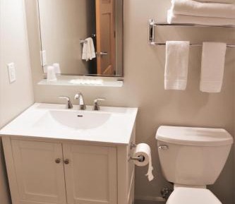 Deluxe Queen Suite