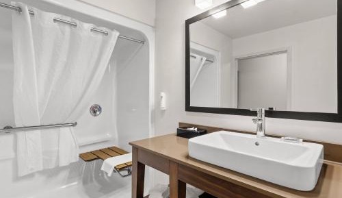 Queen Room with Two Queen Beds - Disability Access
