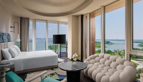 Premium King Room with Balcony and Lake View