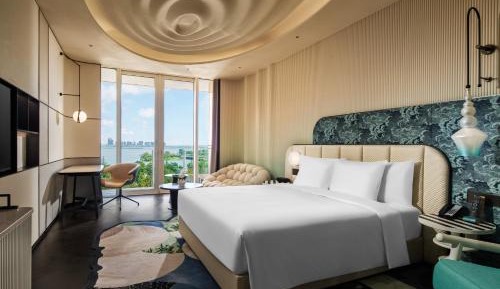 Standard King Room with Balcony and River View