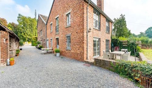 Eight-Bedroom Holiday Home