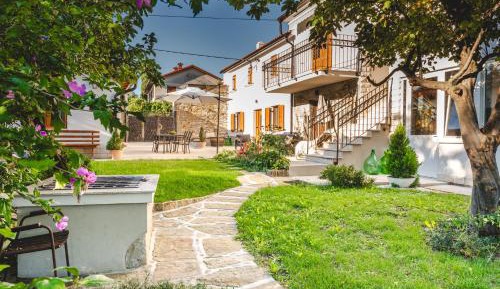 Villa with Garden View