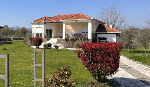 Villa with Garden View
