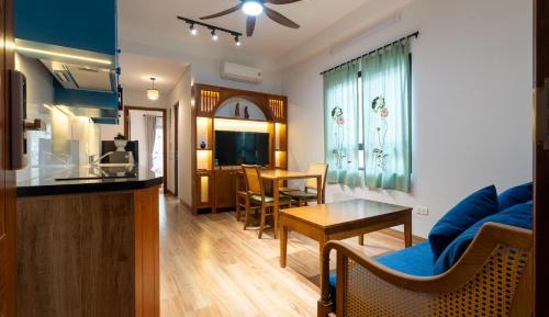 One-Bedroom Apartment with Balcony