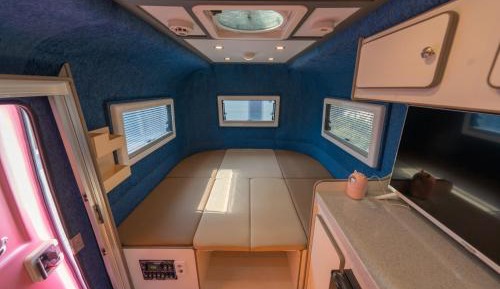 Family Garden Villa + Caravan