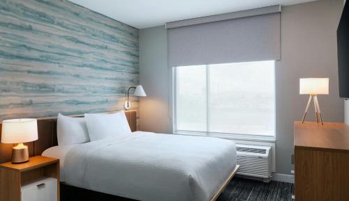 One-Bedroom King Suite with Sofa Bed 