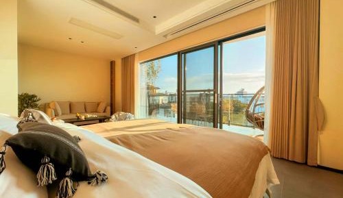 Deluxe Double Room with Balcony and Sea View