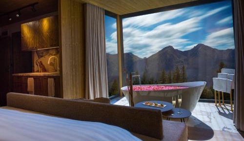 Apartment with Mountain View